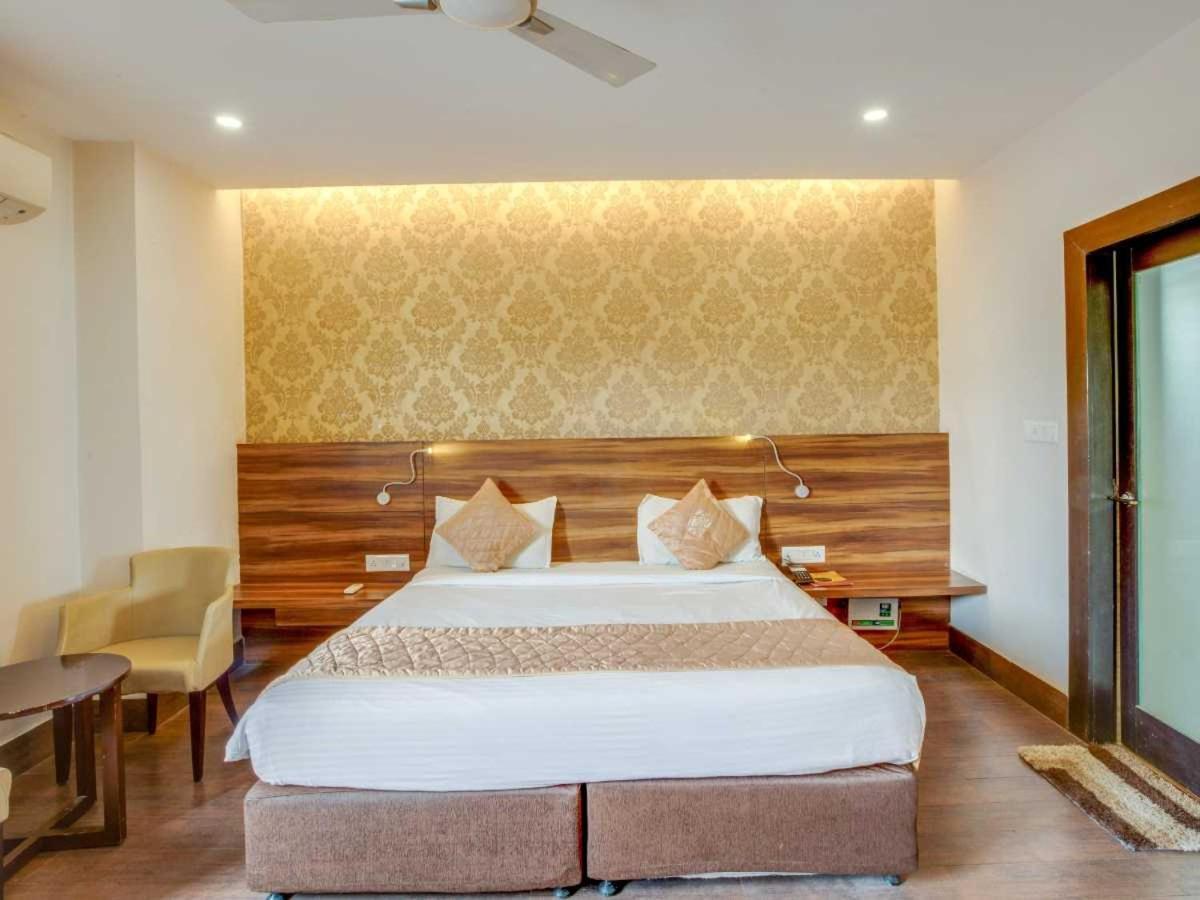Hotel Sandstone Inn Lucknow Exterior foto